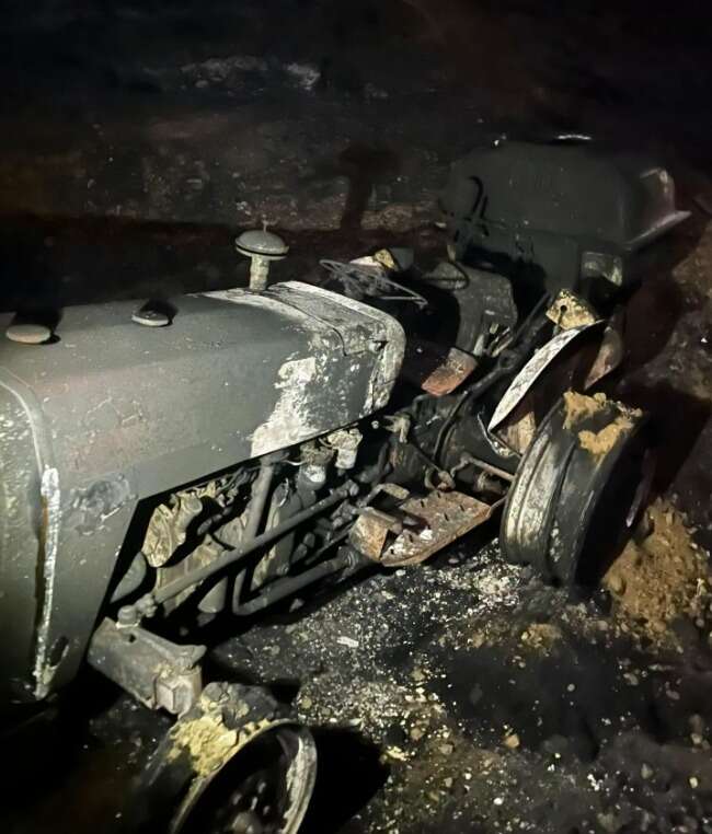 Traktör Alevlerin Arasında Kaldı Bir Şahıs Son Anda Kurtarıldı 3